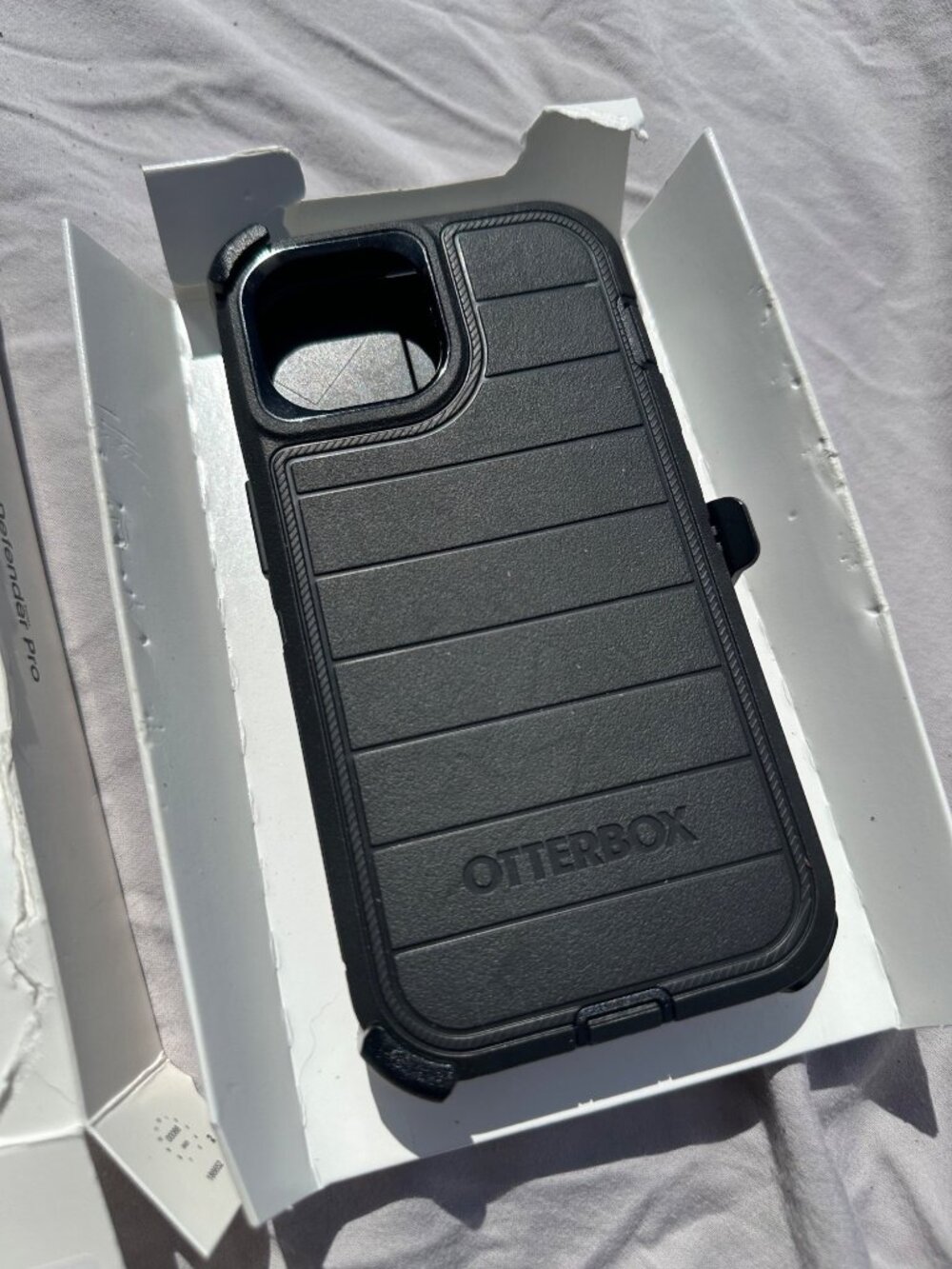 New OtterBox Defender Series Case With Holster for iPhone 13/iPhone 14 - Black